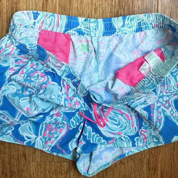 Lilly Pulitzer Luxletic Shorts Size XL blue pink. 1268 - Picture 2 of 4